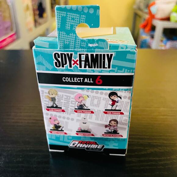 Spy Family Becky Blackwell 2" Figurine- NEW - Picture 4 of 4